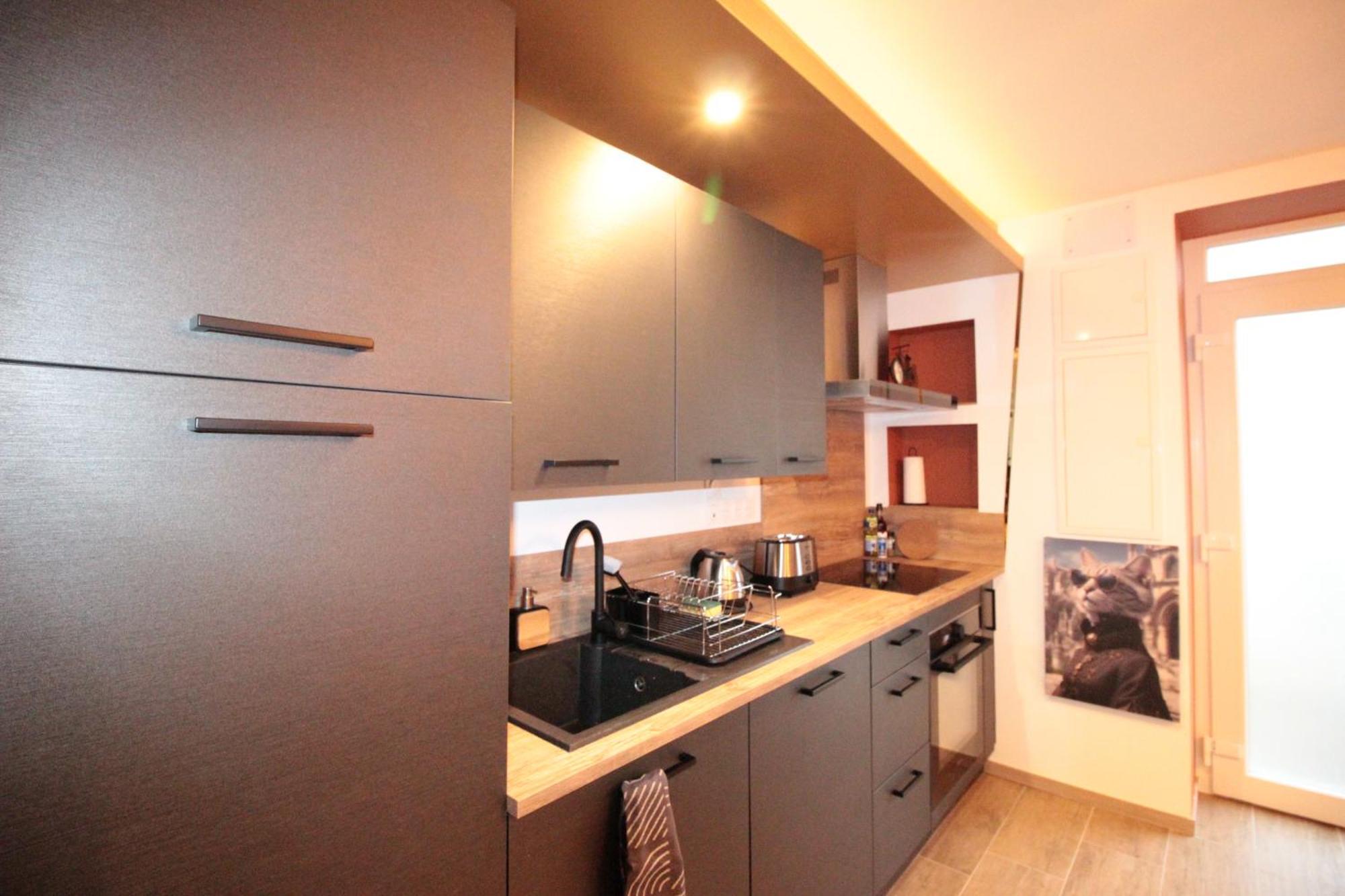 Luxury Studio, Rez De Chaussee, Parking Prive Video Surveillance, Canape Haute Qualite Convertible Couchage 2 Personnes, Centre Ville Proche, Restaurant, Boulangerie 2 Minutes A Pied, Terrasse - 800Metre Carre De Terrain - Gere Par Presta-Zen'Service Verdún Exterior foto