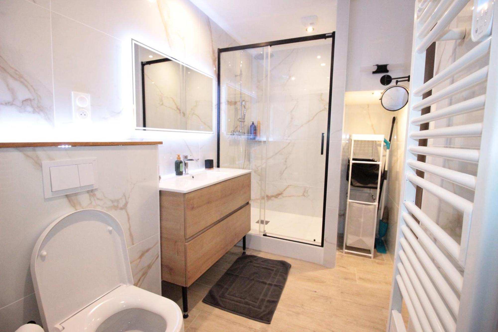 Luxury Studio, Rez De Chaussee, Parking Prive Video Surveillance, Canape Haute Qualite Convertible Couchage 2 Personnes, Centre Ville Proche, Restaurant, Boulangerie 2 Minutes A Pied, Terrasse - 800Metre Carre De Terrain - Gere Par Presta-Zen'Service Verdún Exterior foto