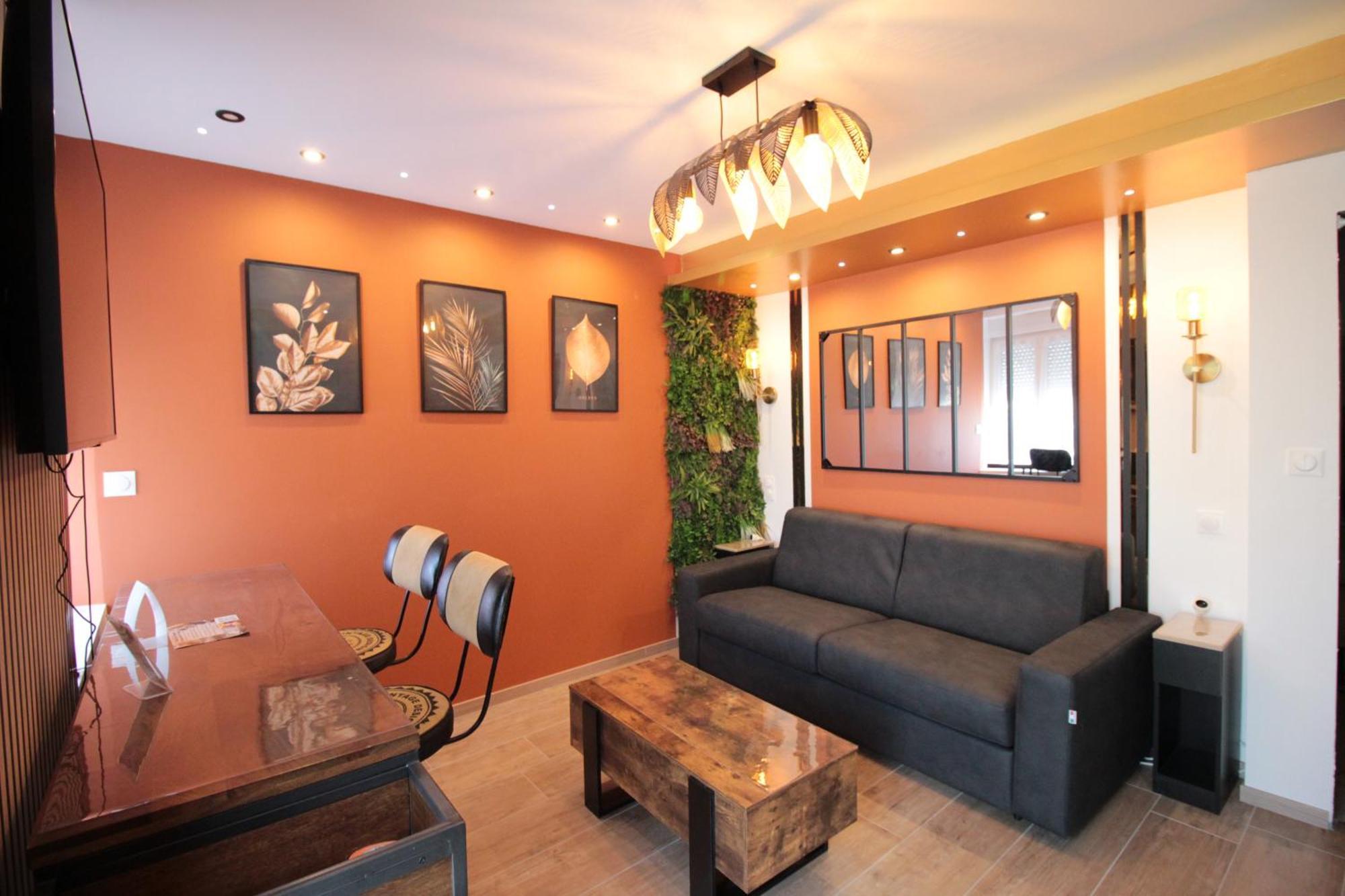 Luxury Studio, Rez De Chaussee, Parking Prive Video Surveillance, Canape Haute Qualite Convertible Couchage 2 Personnes, Centre Ville Proche, Restaurant, Boulangerie 2 Minutes A Pied, Terrasse - 800Metre Carre De Terrain - Gere Par Presta-Zen'Service Verdún Exterior foto