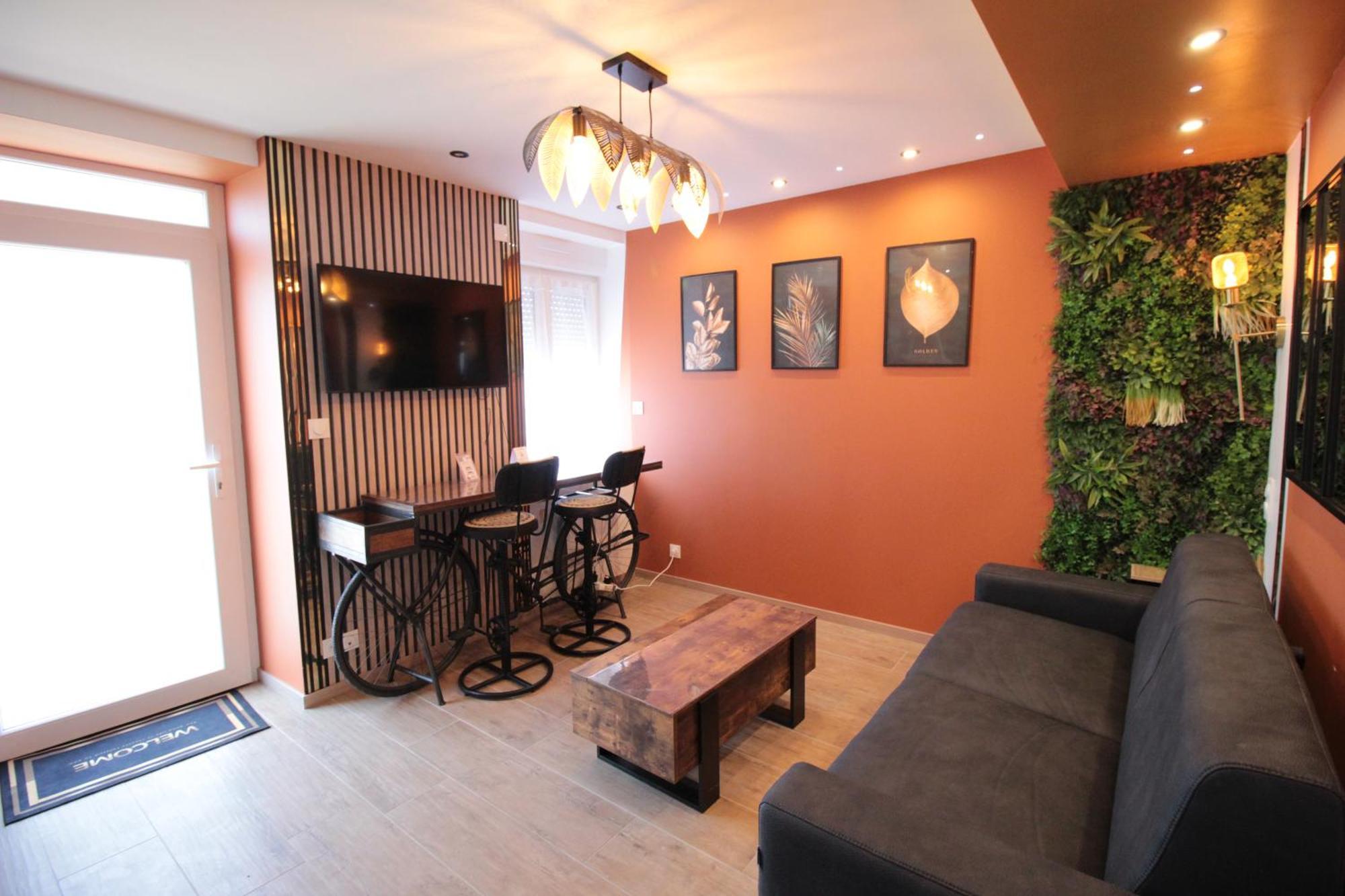 Luxury Studio, Rez De Chaussee, Parking Prive Video Surveillance, Canape Haute Qualite Convertible Couchage 2 Personnes, Centre Ville Proche, Restaurant, Boulangerie 2 Minutes A Pied, Terrasse - 800Metre Carre De Terrain - Gere Par Presta-Zen'Service Verdún Exterior foto